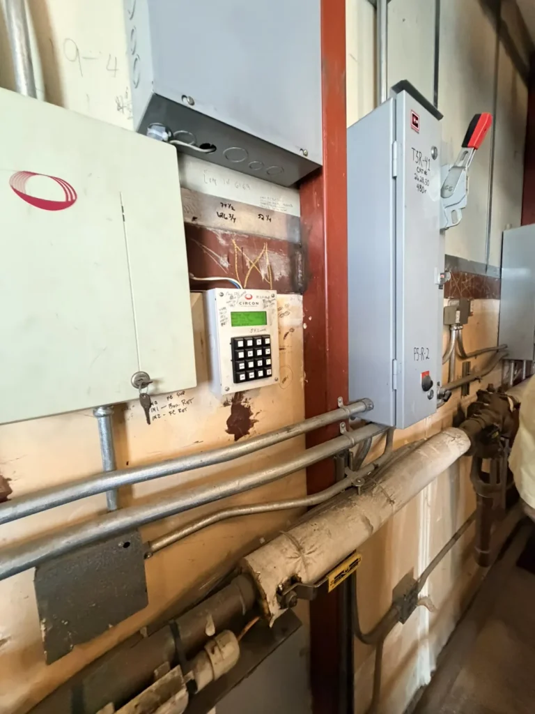 Unit controller keypad on commercial HVAC equipment